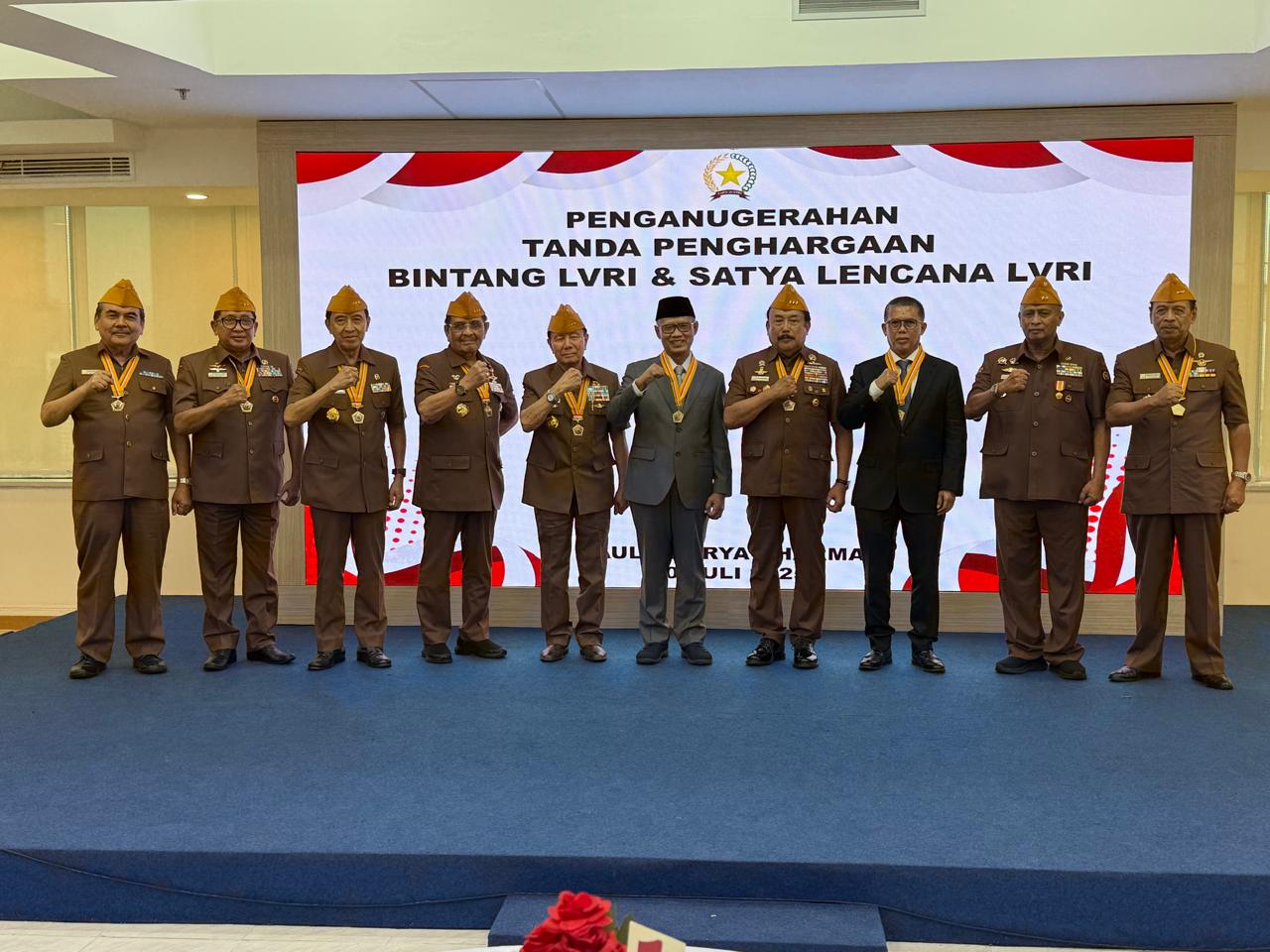 Bintang LVRI dan Satya Lencana LVRI Diberikan kepada Lima Tokoh Nasional Indonesia
