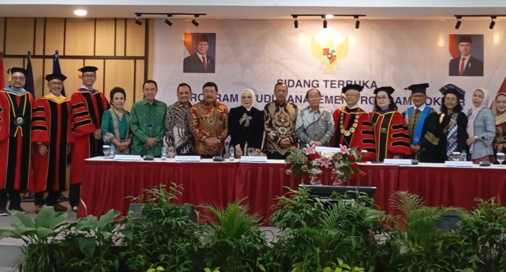 IBU LINA INDIARTI WRESNIWIRO RAIH GELAR DOKTOR