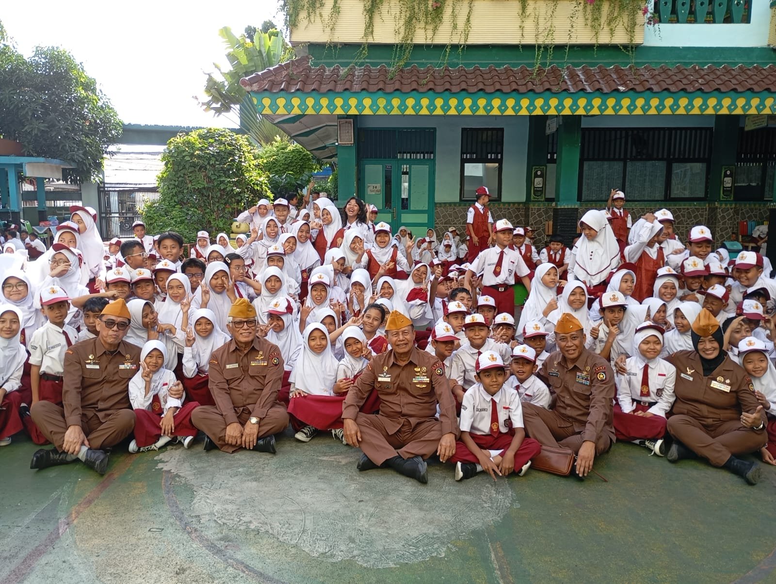PELAJAR SDN  CILANGKAP 01 PAGI ANTUSIAS MENGIKUTI SOSIALISASI JSN ’45