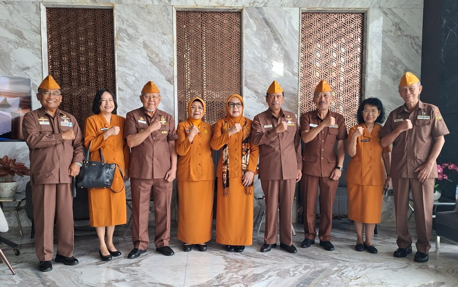 WAKETUM II DPP LVRI RESMIKAN HASIL RENOVASI KANTOR DPC LVRI TASIKMALAYA