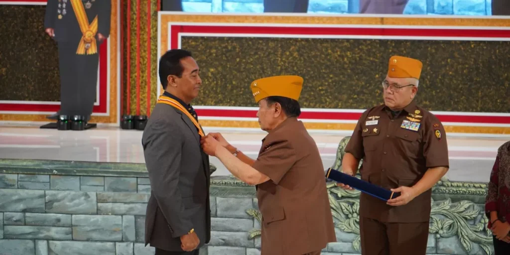 JENDERAL TNI PURN ANDIKA PERKASA PEROLEH ANUGERAH BINTANG LVRI
